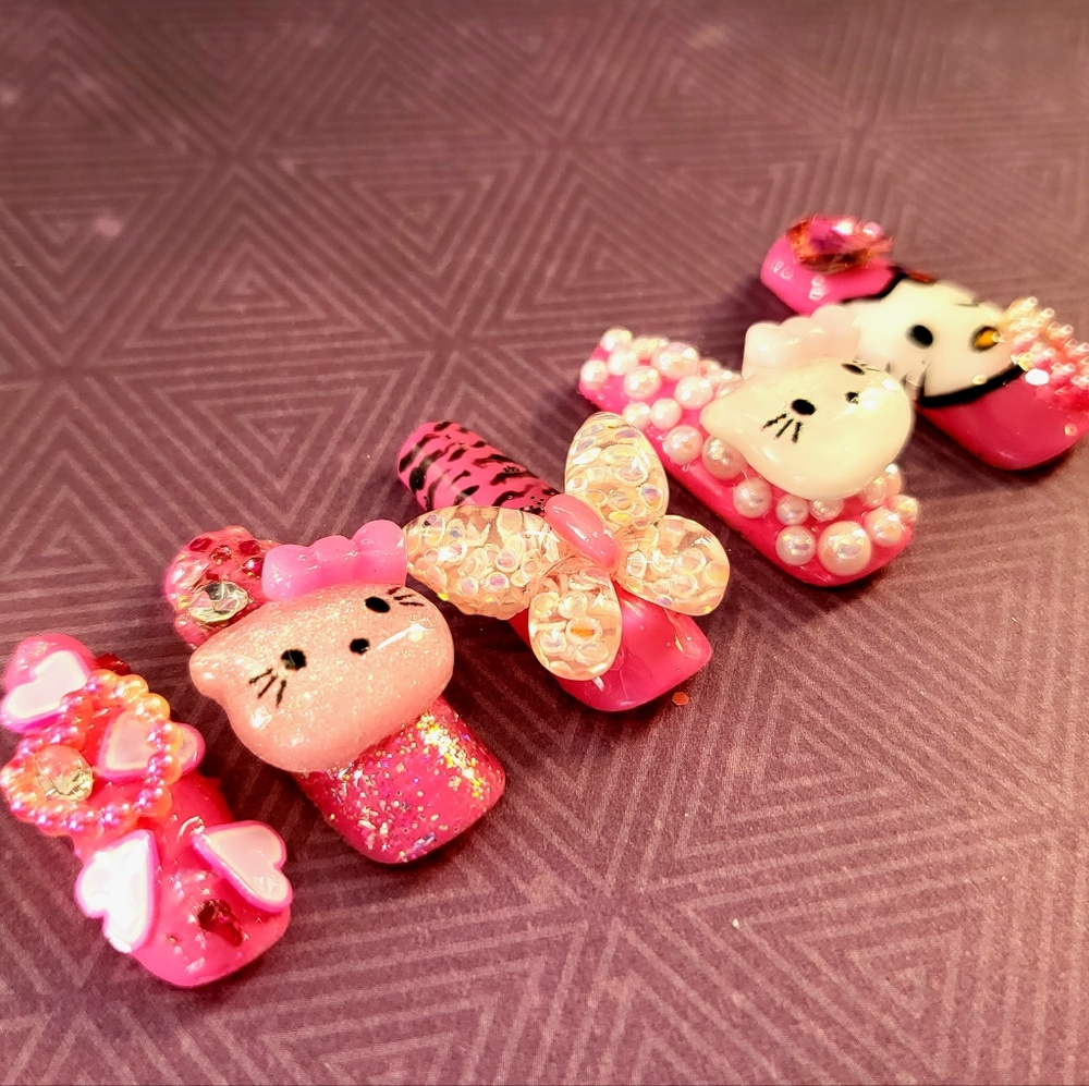 Hello Kitty Nails